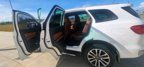 Everest titanium full option 32000$