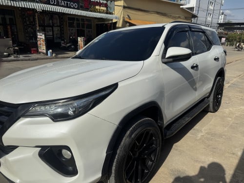 TOYOYA FORTUNER FULL OPTION