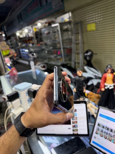 Huawei Mate50 256G Ram8G Sim2 CH សឹកថាច់និងខ្នងតិចៗ