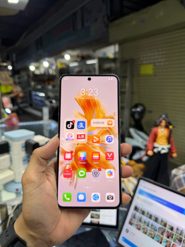 Huawei Mate50 256G Ram8G Sim2 CH សឹកថាច់និងខ្នងតិចៗ