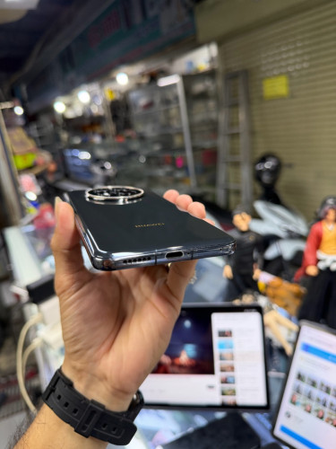 Huawei Mate50 256G Ram8G Sim2 CH សឹកថាច់និងខ្នងតិចៗ