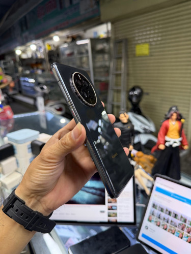 Huawei Mate50 256G Ram8G Sim2 CH សឹកថាច់និងខ្នងតិចៗ