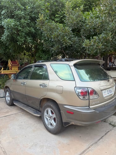Lexus 300