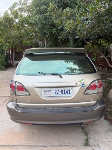 Lexus 300