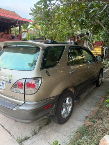 Lexus 300