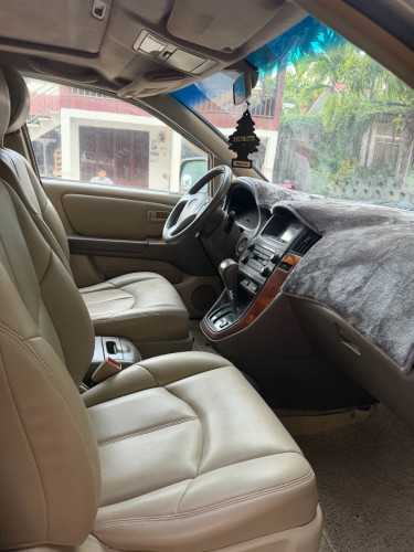 Lexus 300