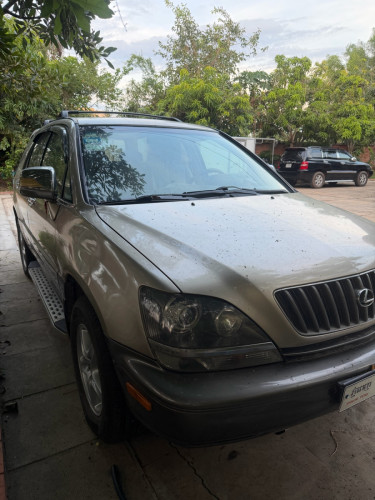 Lexus 300