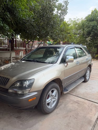 Lexus 300