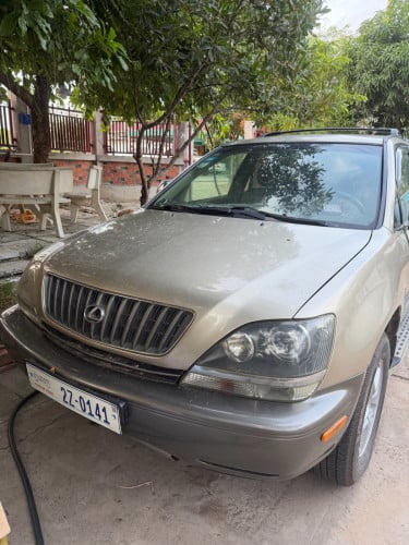 Lexus 300