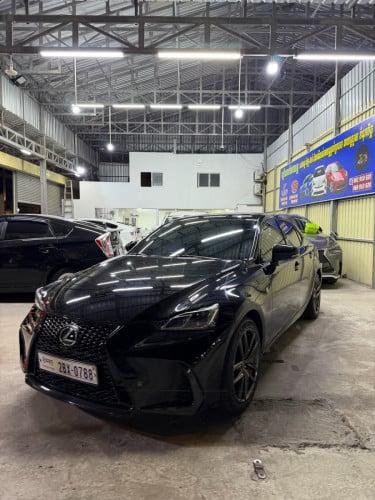 LEXUS IS 200T 2016 FSport UP IS 300 2020 (មានឆៀកឡើងស៊េរី)