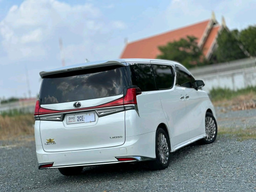 LM 300h 2016 Lounge តាបឡូសុីន