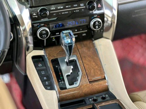 LM 300h 2016 Lounge តាបឡូសុីន