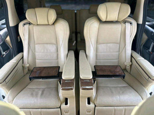 LM 300h 2016 Lounge តាបឡូសុីន