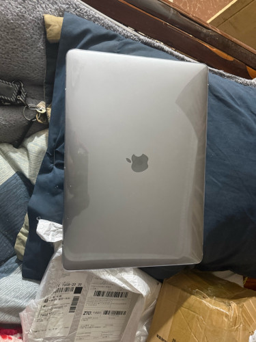 Macbook pro 15 inch 2018 16g 256g 97%