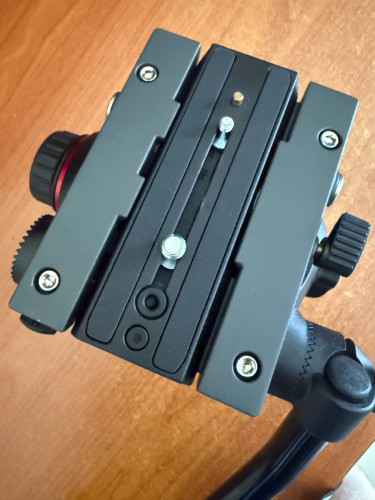 MANFROTTO fluid video head