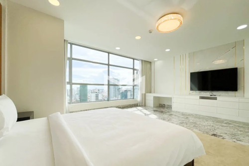 Penthouse 3 Bedrooms Apartment for RENT in BKK1 with Gym and Pool