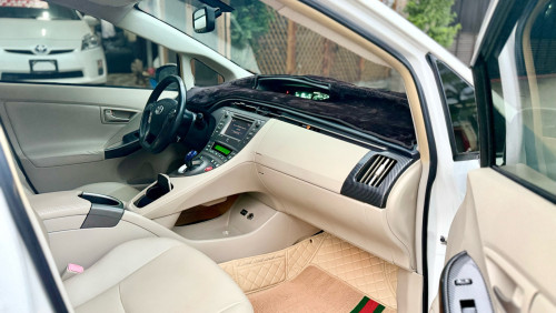 Prius 2012 option4