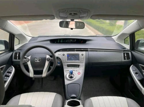 Prius 2014 Full Option 23200$