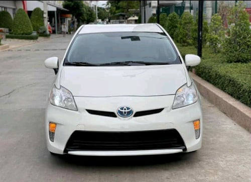 Prius 2014 Full Option 23200$