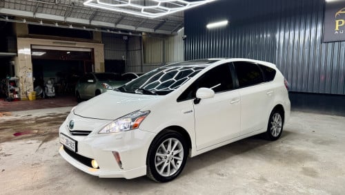 PRIUS V 2012 FULL ADVANCE ពណ៍សក្នុងខ្មៅ