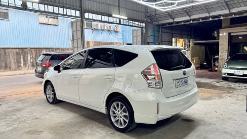 PRIUS V 2012 FULL ADVANCE ពណ៍សក្នុងខ្មៅ