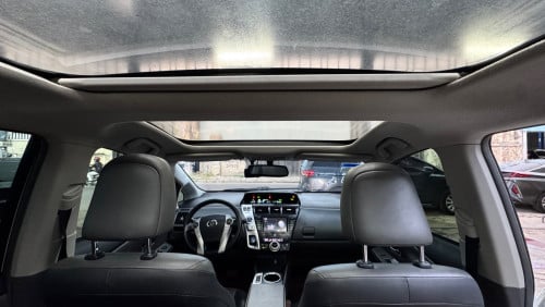 PRIUS V 2012 FULL ADVANCE ពណ៍សក្នុងខ្មៅ