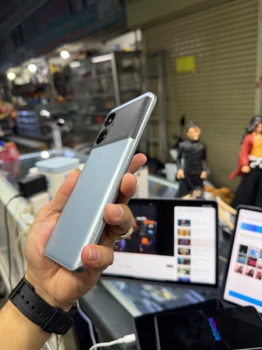 Realme GT5 256G Ram12G Sim2 Global SD8gen2 សានុំស្រុីន