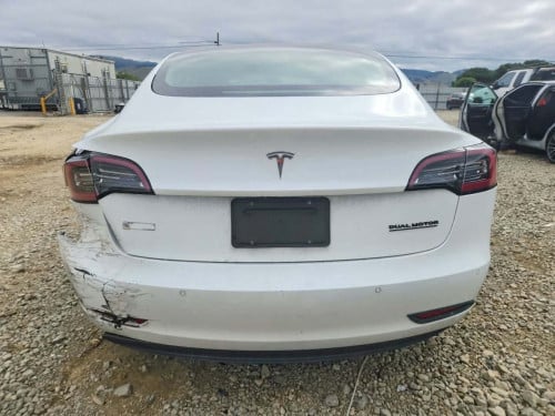Sell Tesla model 3 2021 long range dual motor សាង​19500$