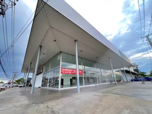 Showroom For RENT