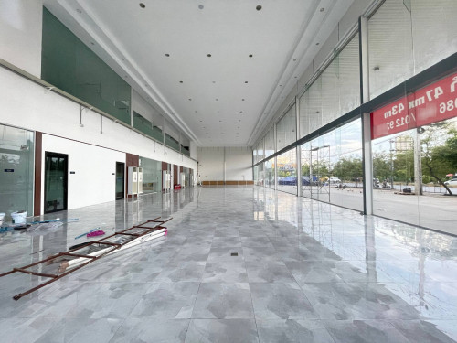 Showroom For RENT