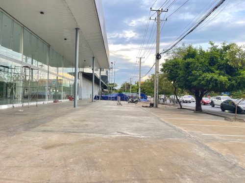 Showroom For RENT