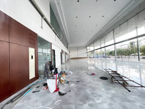Showroom For RENT