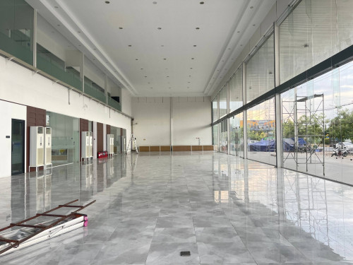 Showroom For RENT