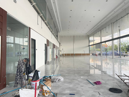 Showroom For RENT