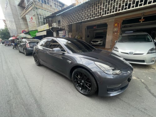 Tesla Model 3 2018 Long Range Dual Motor ម្ចាស់ដើមទីមួយ 7មុឺនម៉ាយសុីន