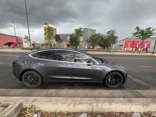 Tesla Model 3 2018 Long Range Dual Motor ម្ចាស់ដើមទីមួយ 7មុឺនម៉ាយសុីន