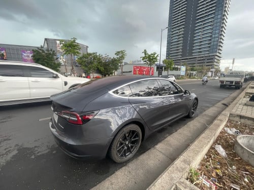 Tesla Model 3 2018 Long Range Dual Motor ម្ចាស់ដើមទីមួយ 7មុឺនម៉ាយសុីន
