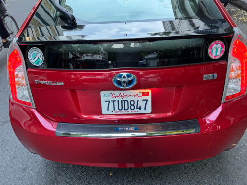 TOYOTA PIRUS 2012 ក្នុងលឿង