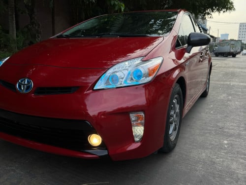 TOYOTA PIRUS 2012 ក្នុងលឿង