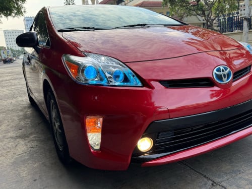TOYOTA PIRUS 2012 ក្នុងលឿង