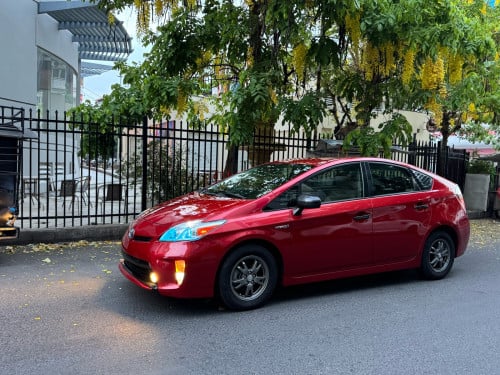 TOYOTA PIRUS 2012 ក្នុងលឿង