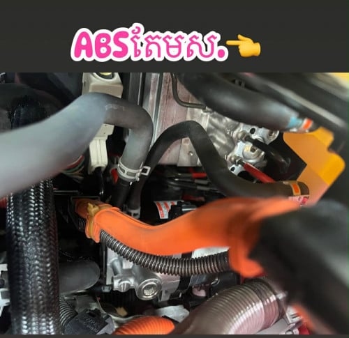 TOYOTA PIRUS 2012 ក្នុងលឿង