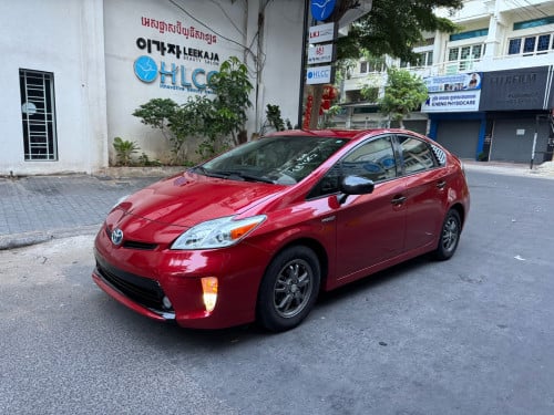 TOYOTA PIRUS 2012 ក្នុងលឿង