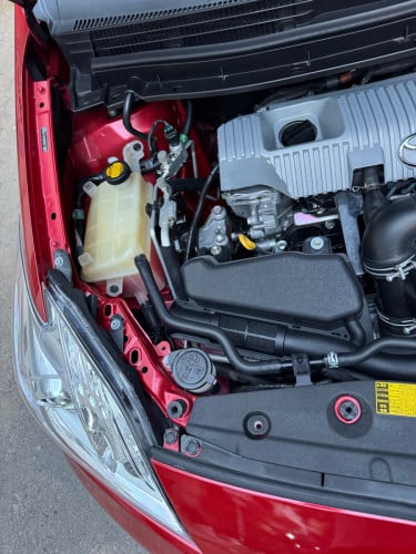 TOYOTA PIRUS 2012 ក្នុងលឿង