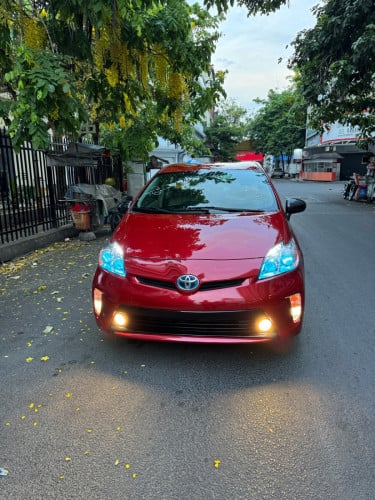 TOYOTA PIRUS 2012 ក្នុងលឿង