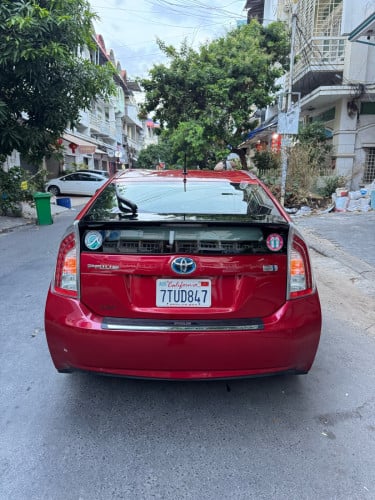 TOYOTA PIRUS 2012 ក្នុងលឿង