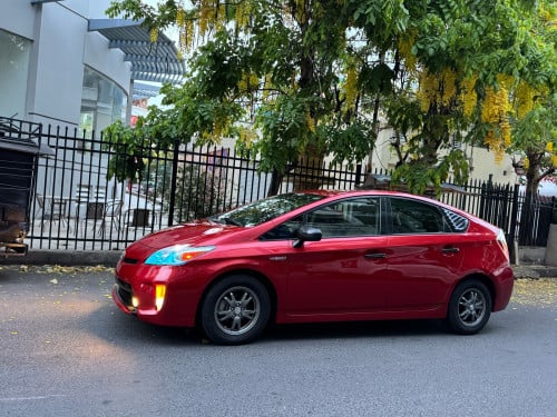TOYOTA PIRUS 2012 ក្នុងលឿង