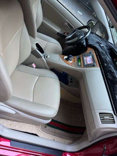 TOYOTA PIRUS 2012 ក្នុងលឿង