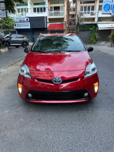 TOYOTA PIRUS 2012 ក្នុងលឿង