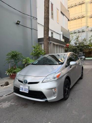 Toyota Prius 013 Option 3 ខាងក្នុងលឿង